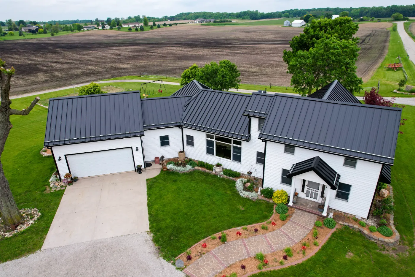 Manufacturer-certified roof installation in Monticello